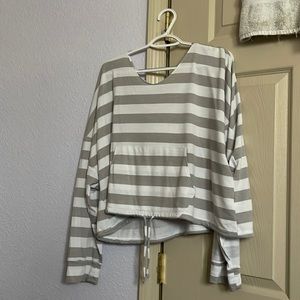 SO (Juniors) L cropped white & gray cropped hoodie